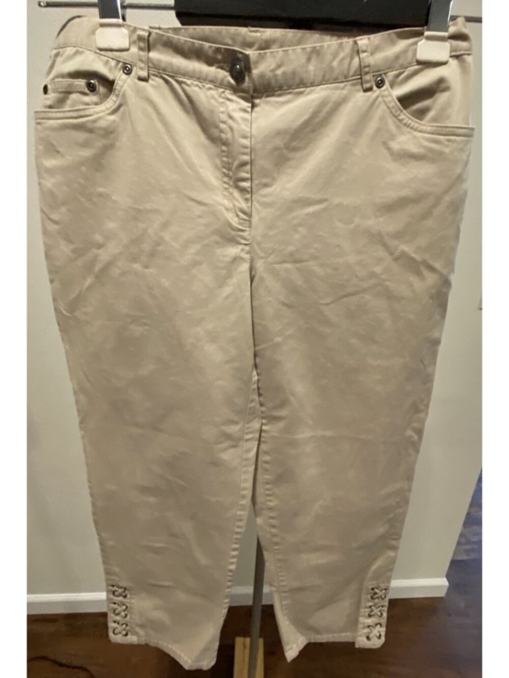 Ruby Rd. Favorites Womens  Size 8 Capris Pant Beige 31X24”